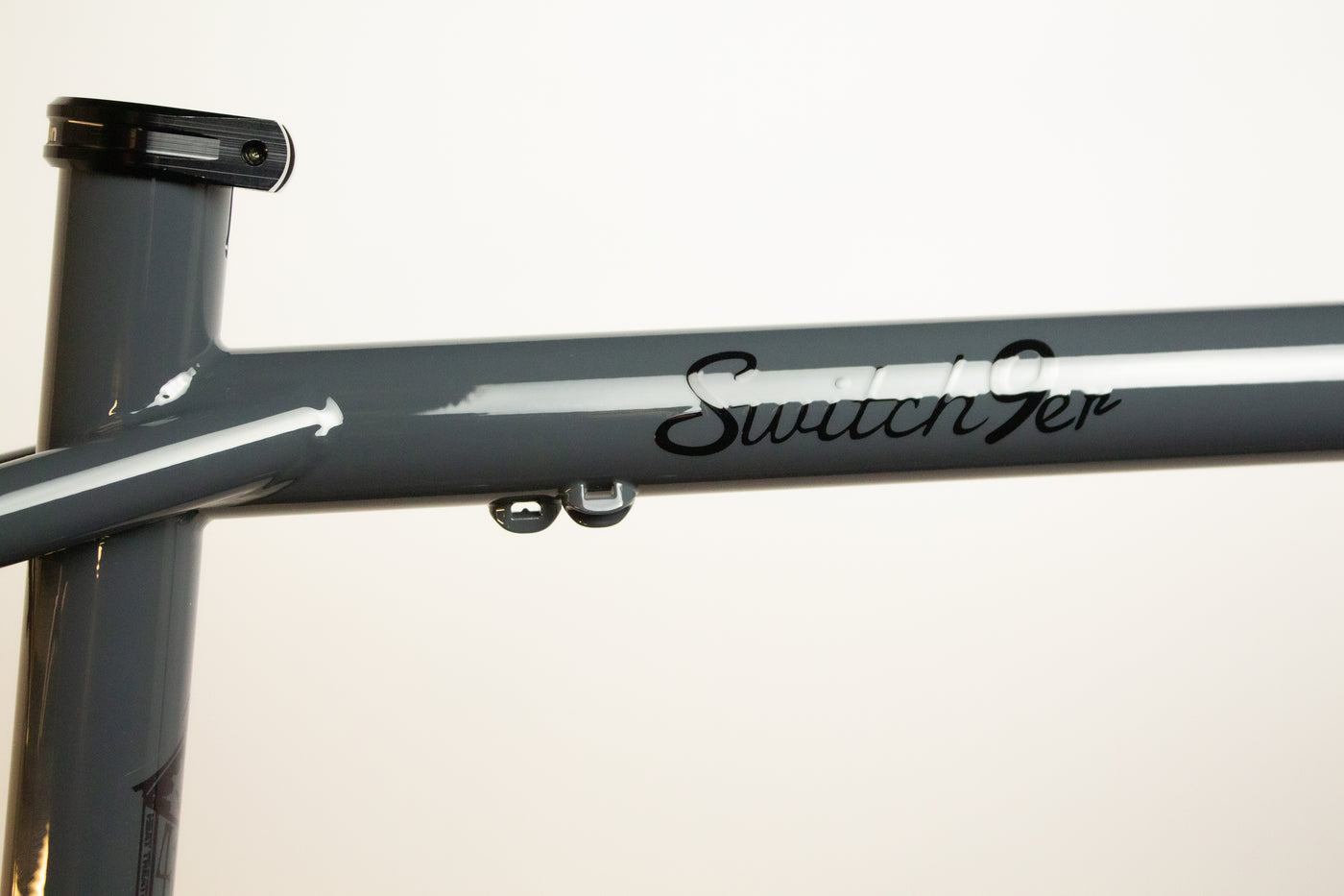 Switch9er 4130 Anthracite Grey