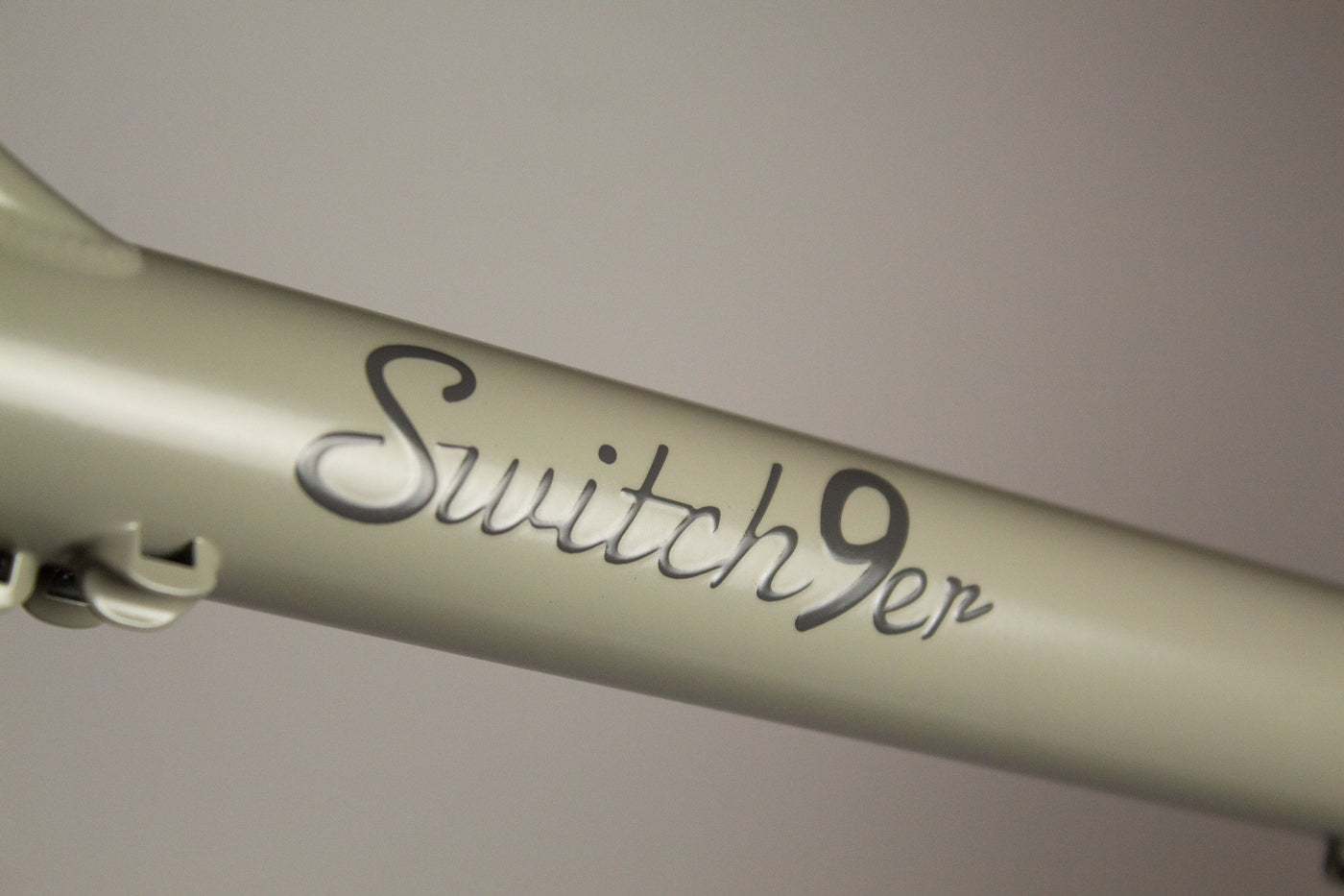 Switch9er 4130 Mocha Grey